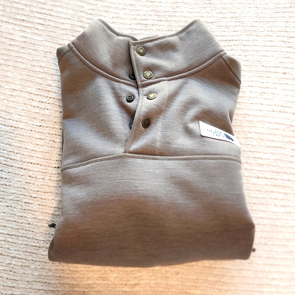 Men's The North Face Pullover Jacket. EUC. M.